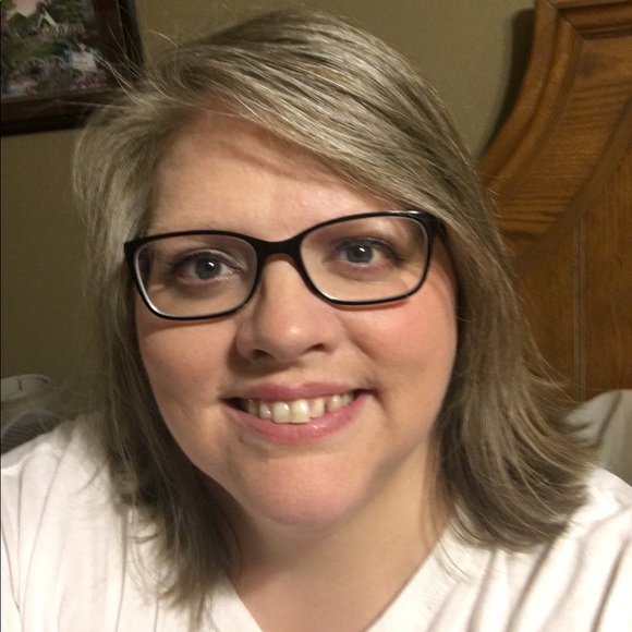 Meet your Posher, Lori - Picture 1 of 1